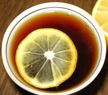 Лимон в чае
